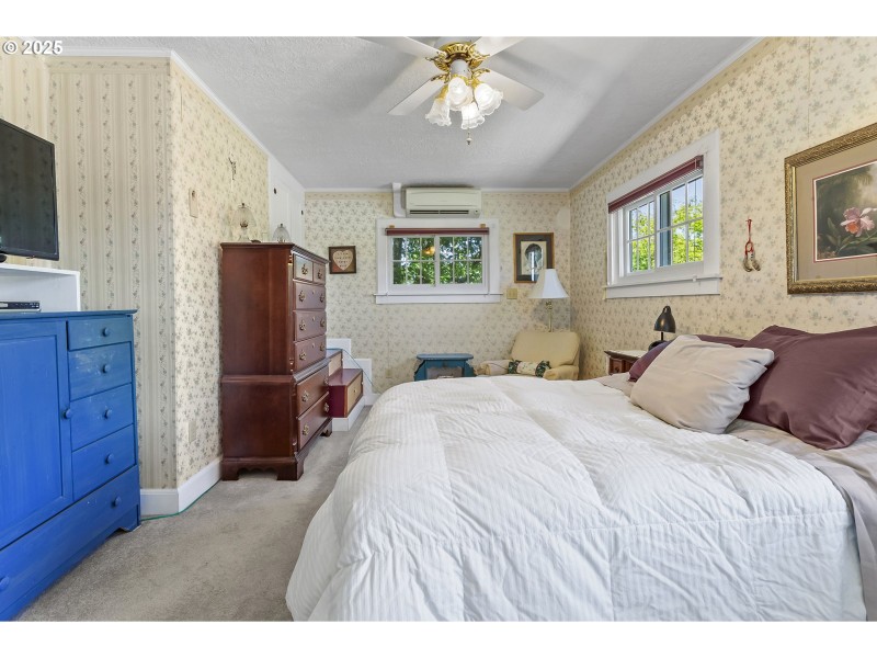 Bedroom, Primary