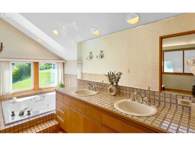 Owner's Suite Bathroom