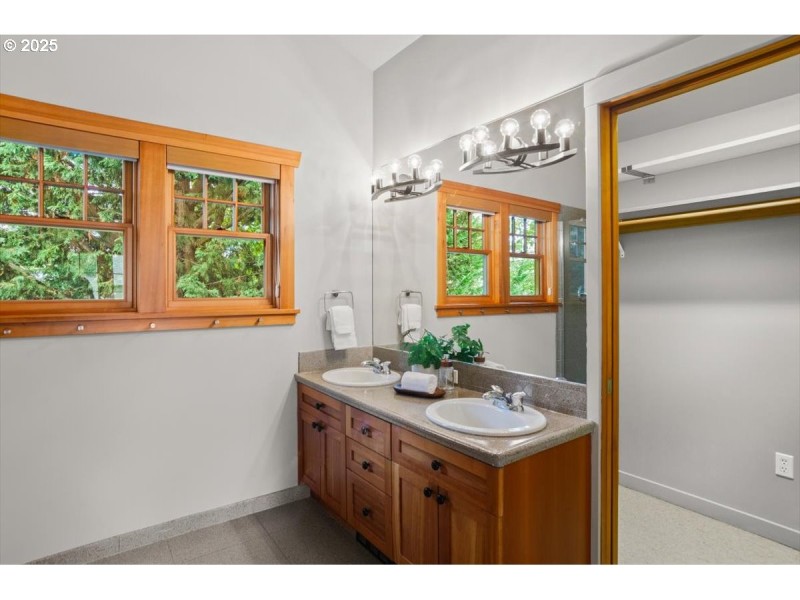Owner's Suite Bathroom