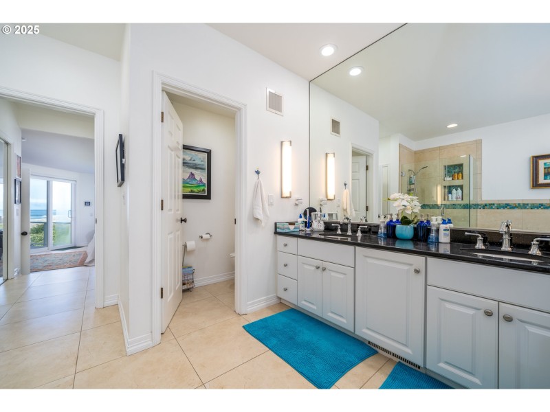 Owner's Suite Bathroom