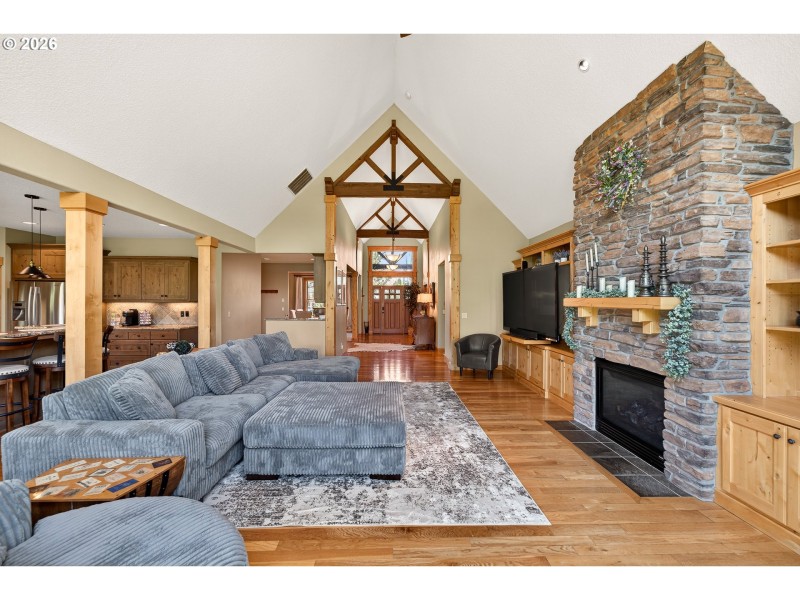 Living Room/Entrance