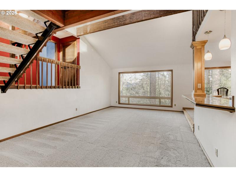 Living Room/Entrance