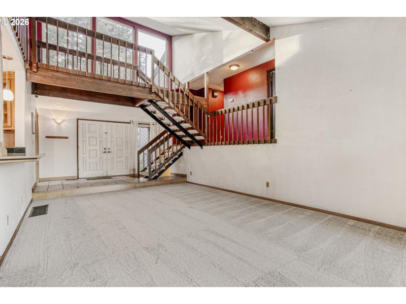 Living Room/Entrance