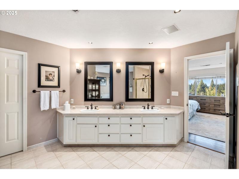 Owner's Suite Bathroom