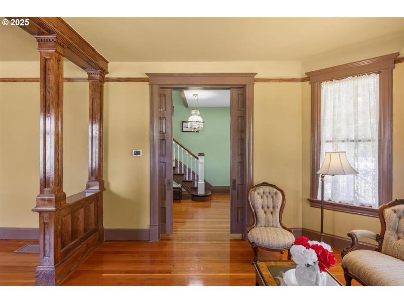 Living Room/Entrance