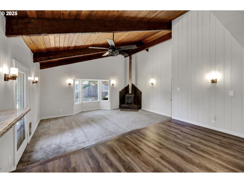 Living Room/Entrance