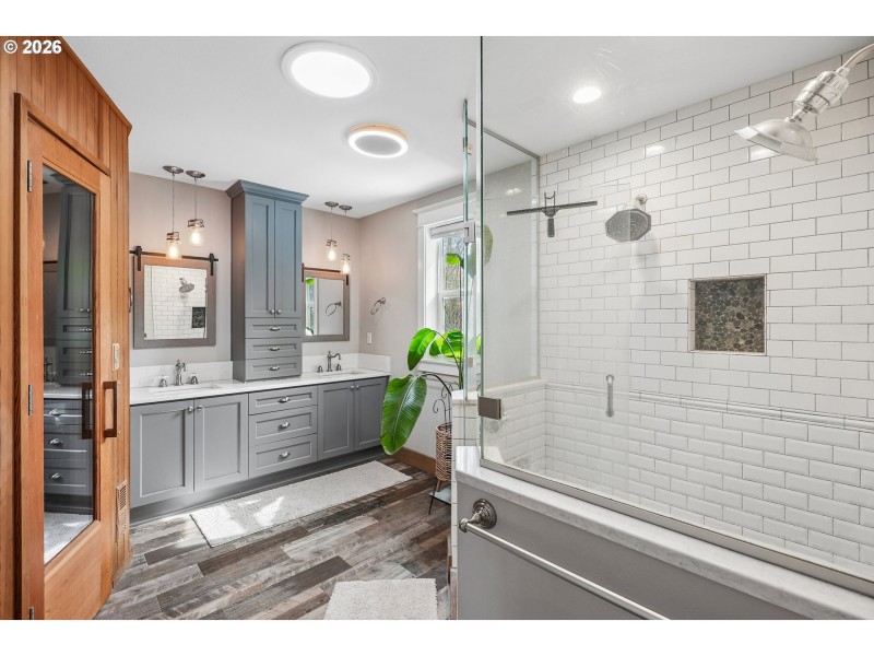 Owner's Suite Bathroom