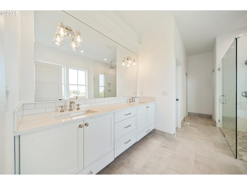 Owner's Suite Bathroom