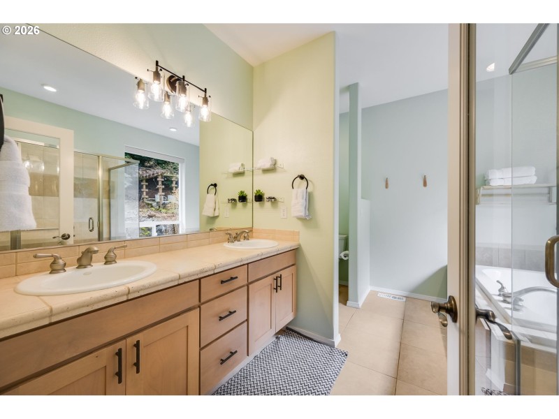 Owner's Suite Bathroom