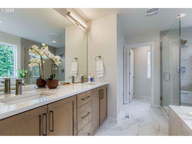 Bedroom, Owner's Suite