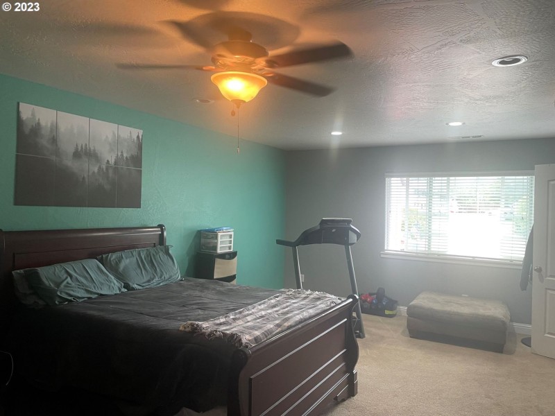 Bedroom, Primary
