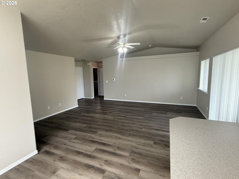 Living Room/Entrance