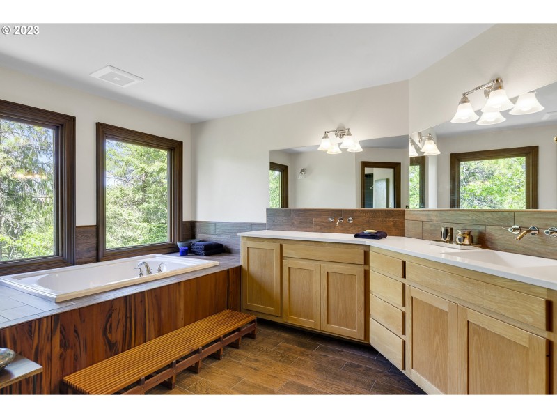 Owner's Suite Bathroom