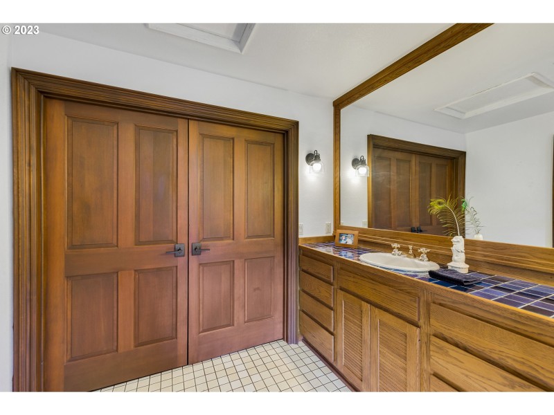Bathroom, Attached