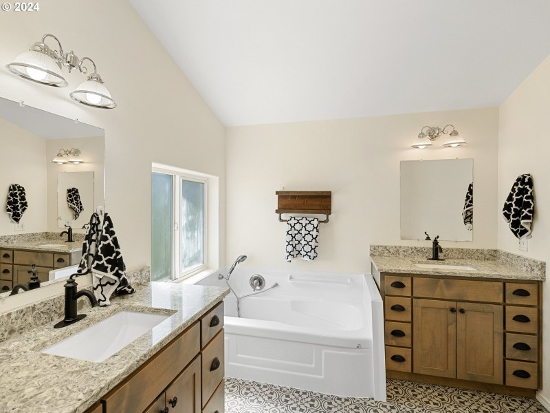 Owner's Suite Bathroom