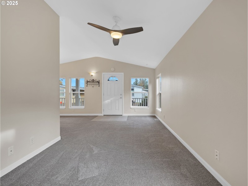 Living Room/Entrance