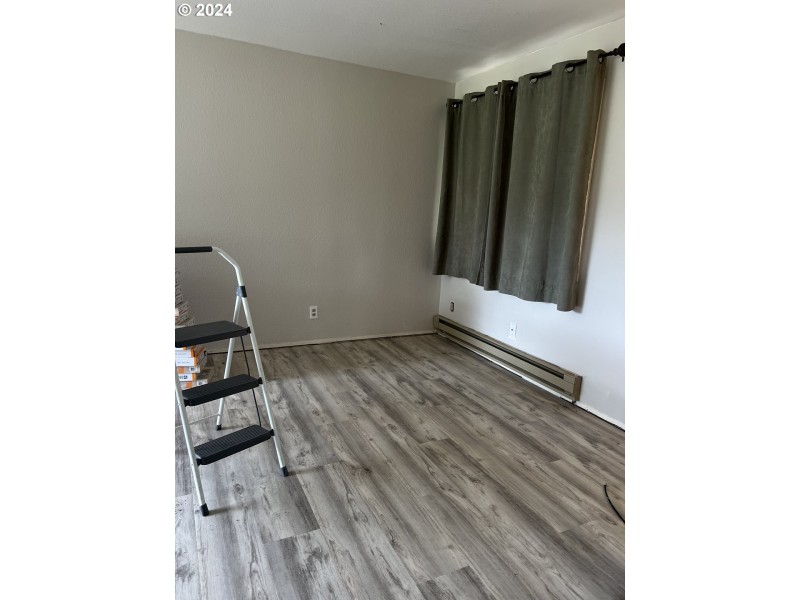 Living Room/Entrance