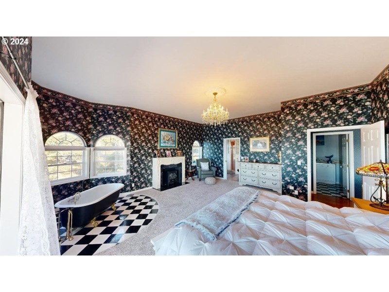 Bedroom, Primary