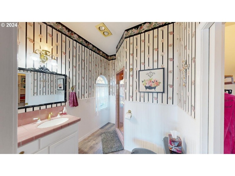 Bathroom, Attached