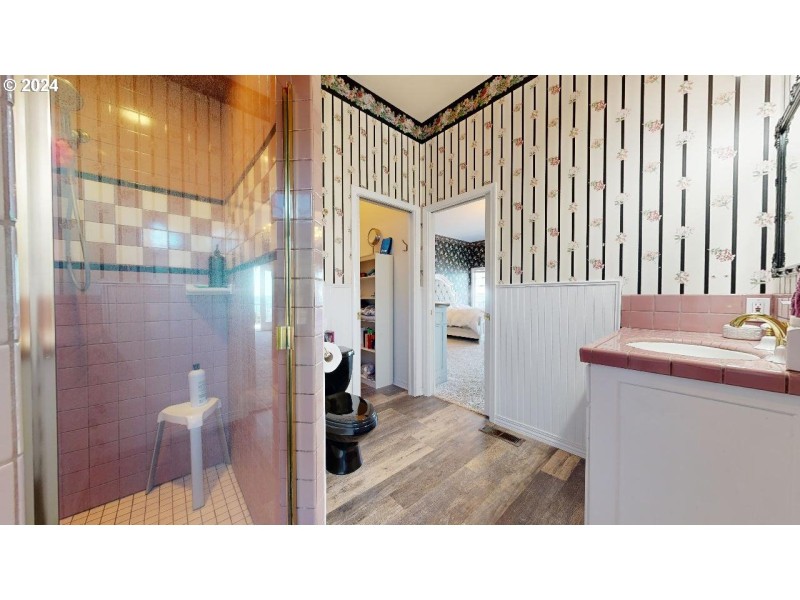 Bathroom, Attached