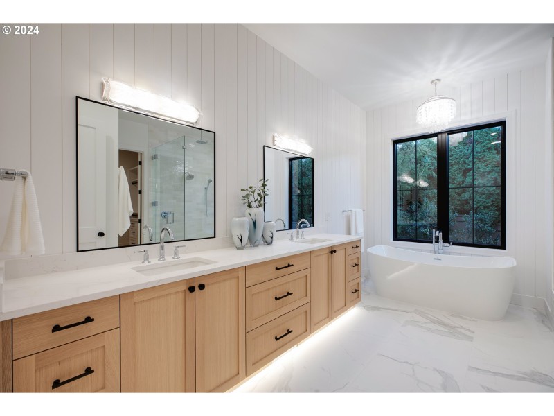 Owner's Suite Bathroom