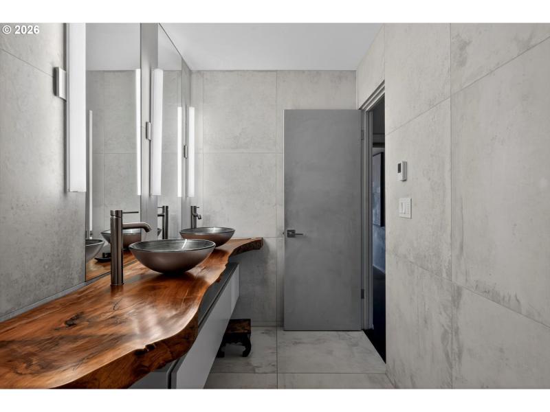 Owner's Suite Bathroom