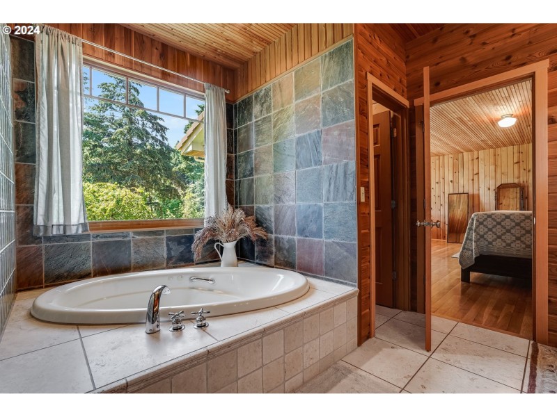 Owner's Suite Bathroom