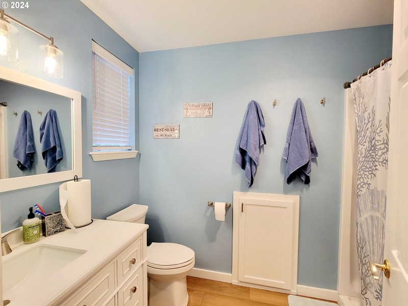 Bathroom, Attached