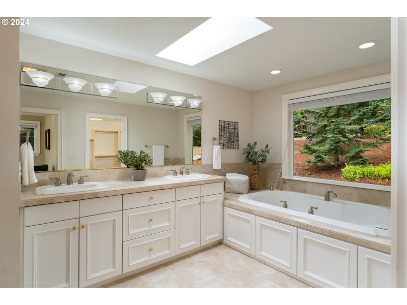 Owner's Suite Bathroom