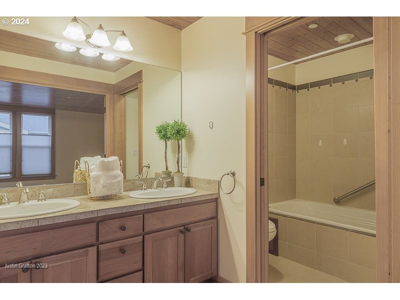 Owner's Suite Bathroom