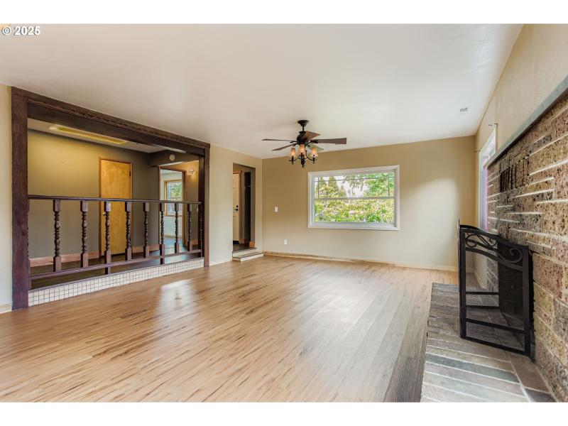 Living Room/Entrance