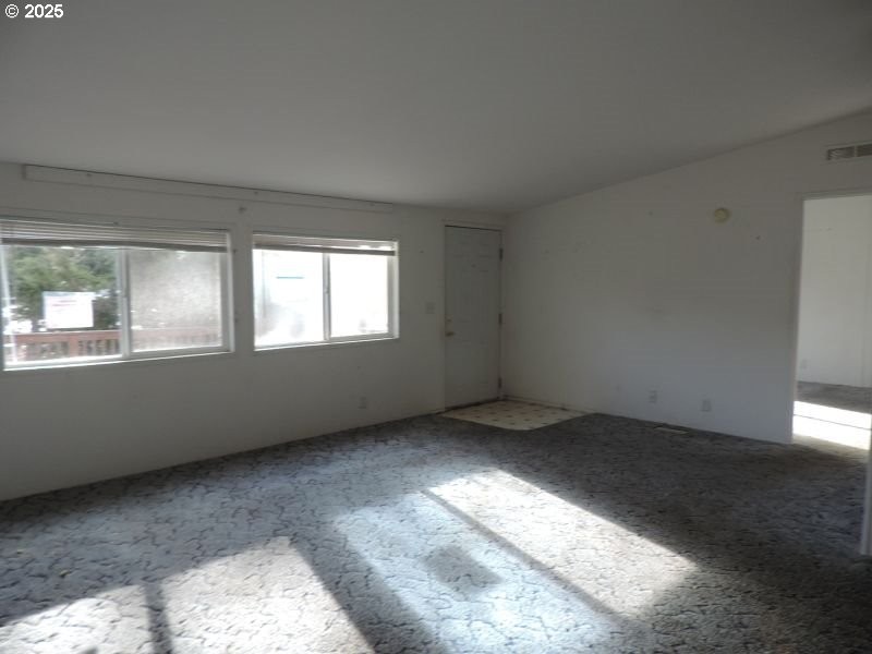 Living Room/Entrance