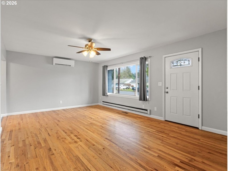 Living Room/Entrance