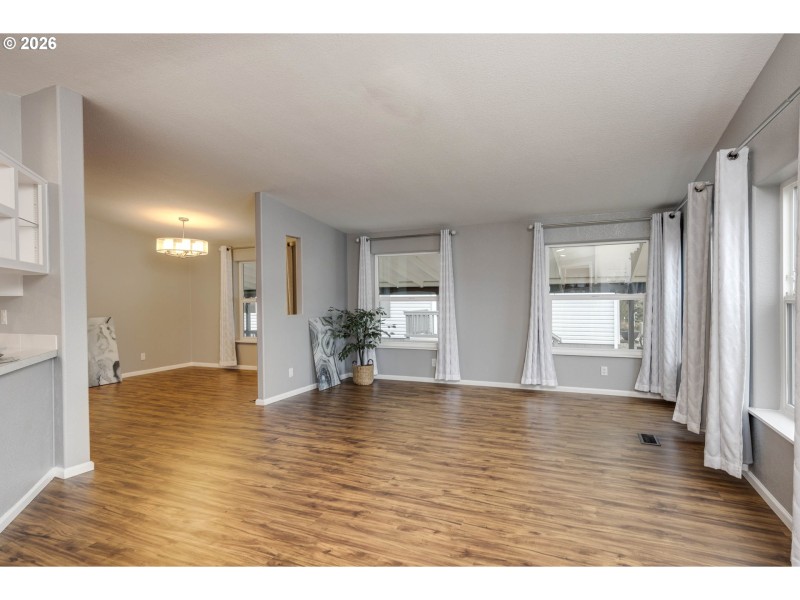 Living Room/Entrance