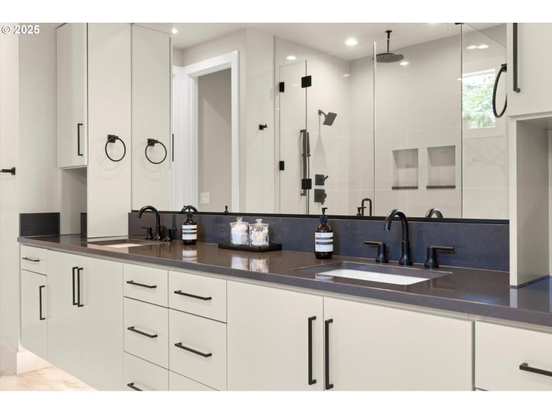 Owner's Suite Bathroom