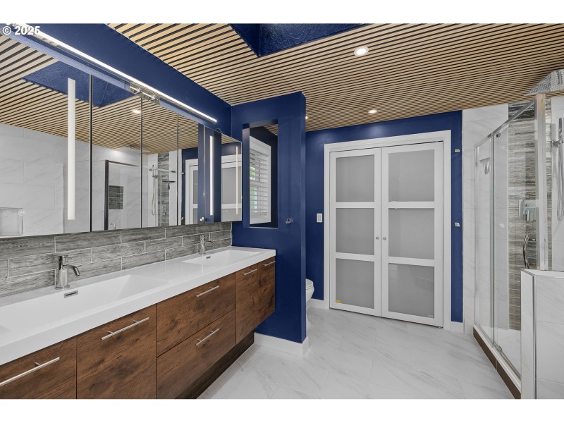 Bathroom, Attached