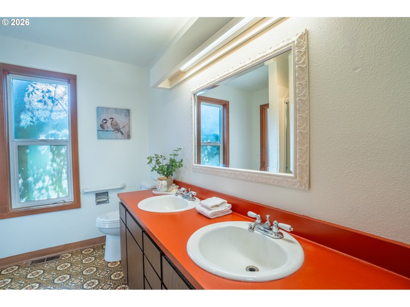 Bathroom, Continental