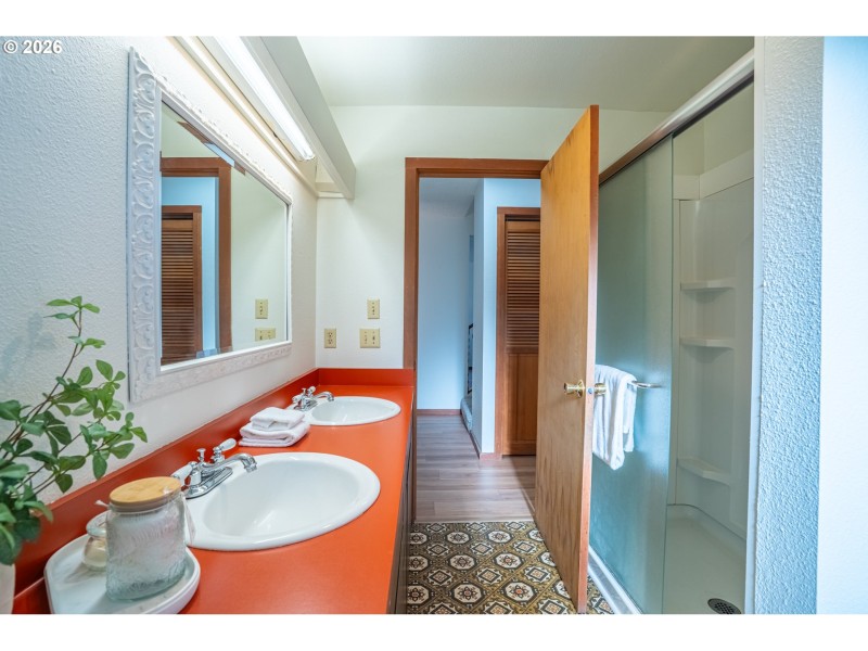 Bathroom, Continental