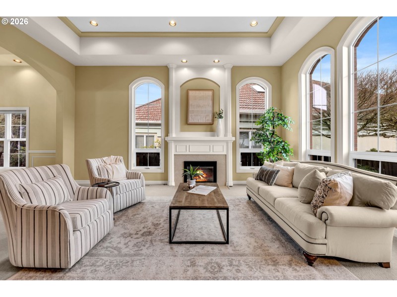 Living Room/Entrance