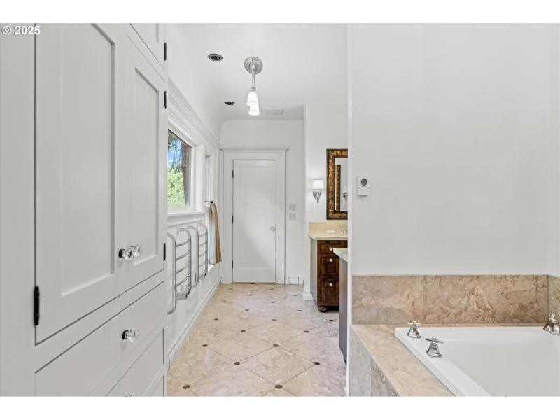 Owner's Suite Bathroom