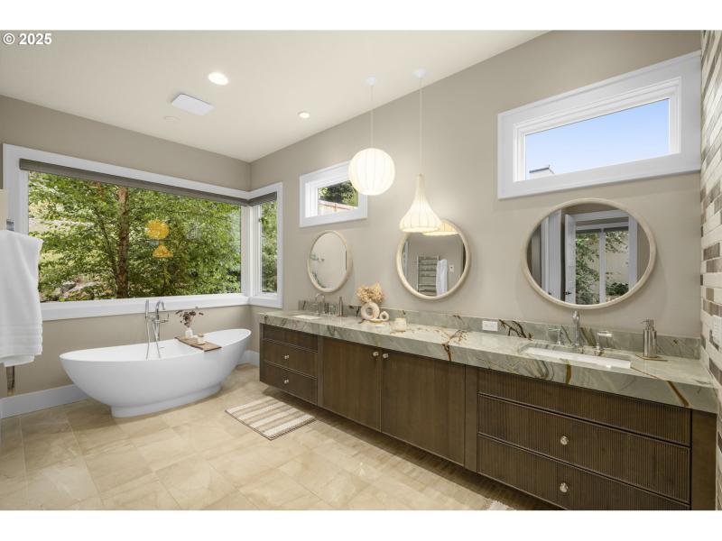 Owner's Suite Bathroom