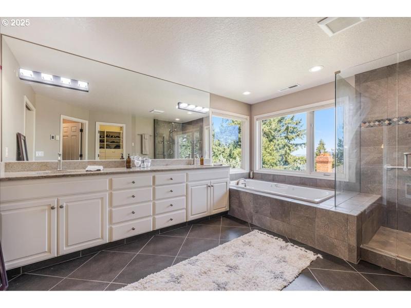 Owner's Suite Bathroom