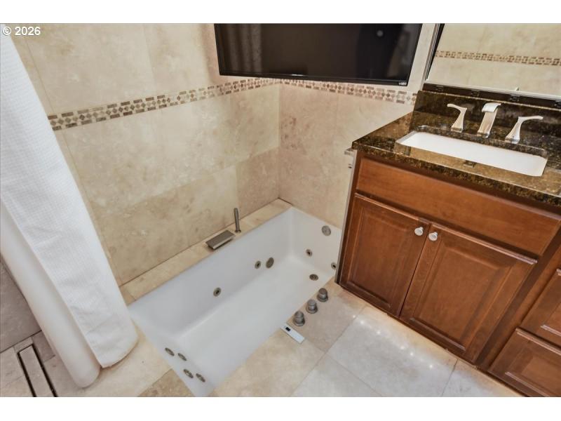 Owner's Suite Bathroom