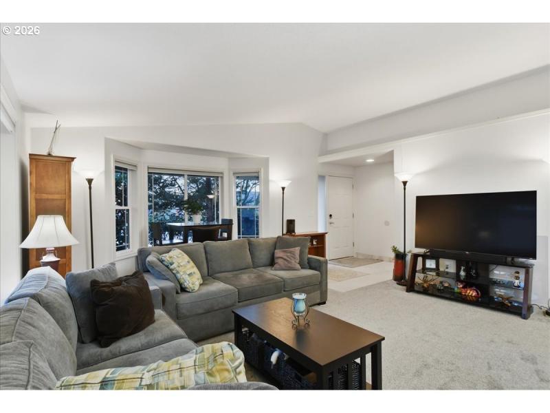 Living Room/Entrance