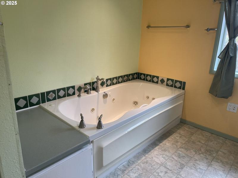 Owner's Suite Bathroom