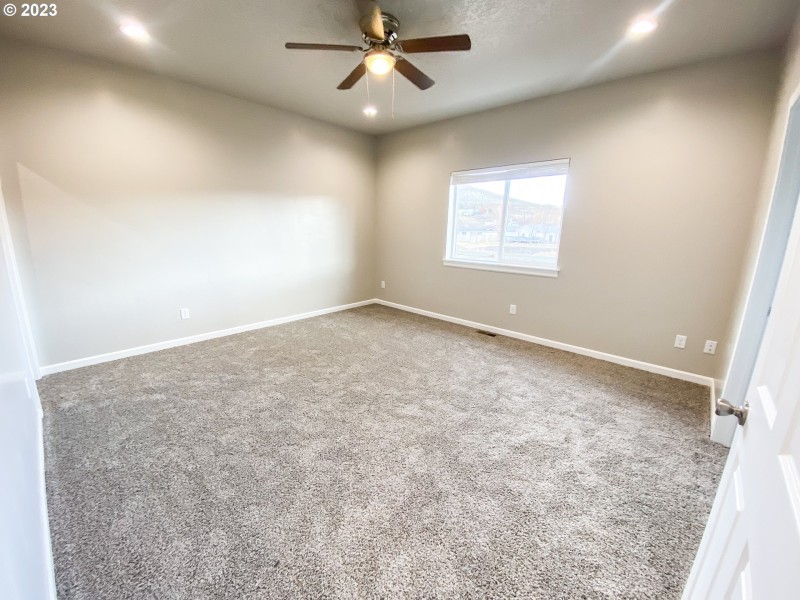 Bedroom, Primary