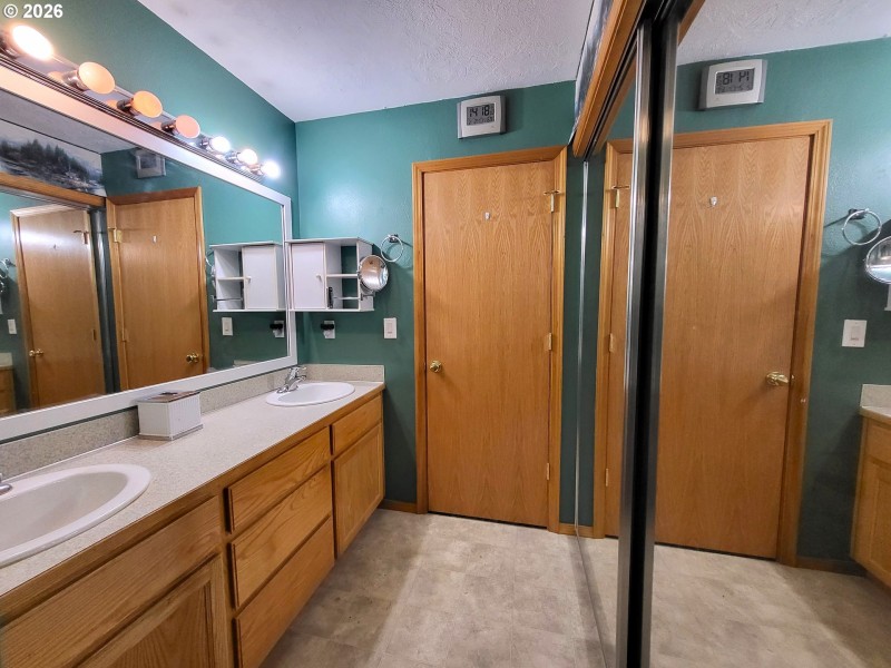 Owner's Suite Bathroom