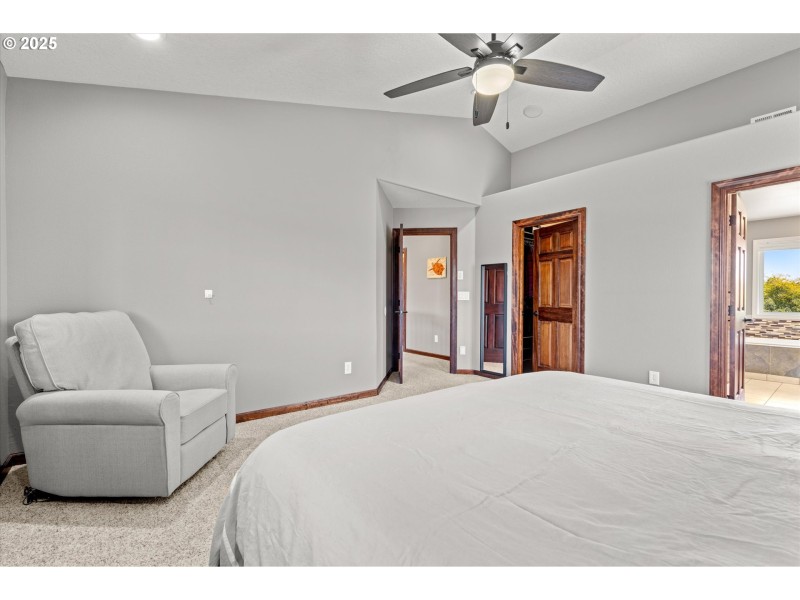 Bedroom, Primary