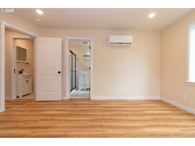 Bedroom, Primary