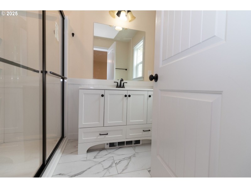 Bathroom, Attached